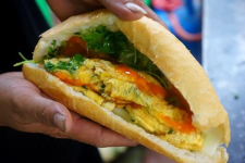 Bánh mỳ pate trứng 